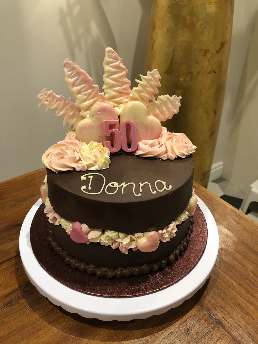 cakes_tj's tweet photo. a chocolate ganache fault line cake with white chocolate ganache piping decorated with hand made white chocolates. 50th cake. #delicious #happy50th #celebrationcake #chocolate #pinnerbaker #pinnercakemaker #sweettreats #birthdays #cakedesign https://t.co/CjRLwDxb4e
