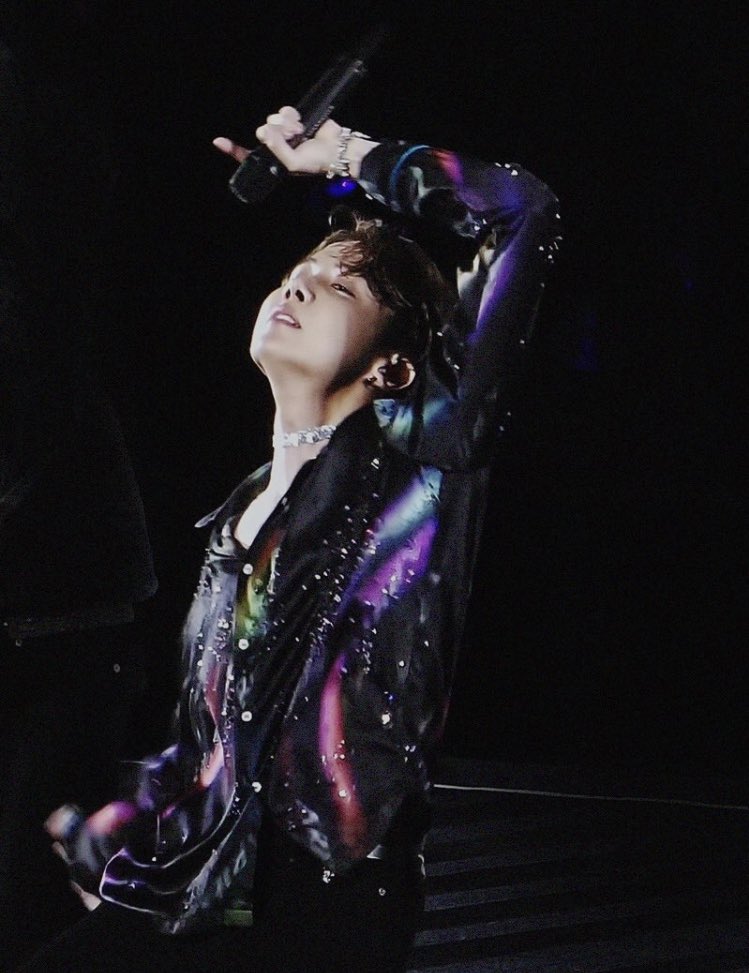 demseokdimple's tweet photo. Hoseok is so stunning are you seeing this... https://t.co/tTA5np5Oaq