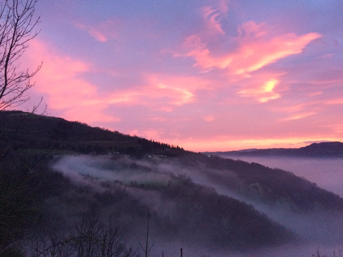 EWelkin's tweet image. Beautiful sunrise, but “red sky in the morning...” #MissingTheSea #NewBeginnings