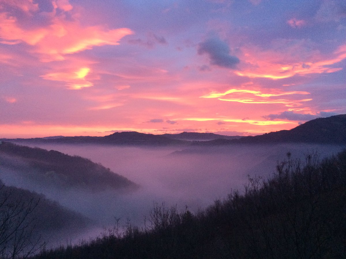 EWelkin's tweet image. Beautiful sunrise, but “red sky in the morning...” #MissingTheSea #NewBeginnings