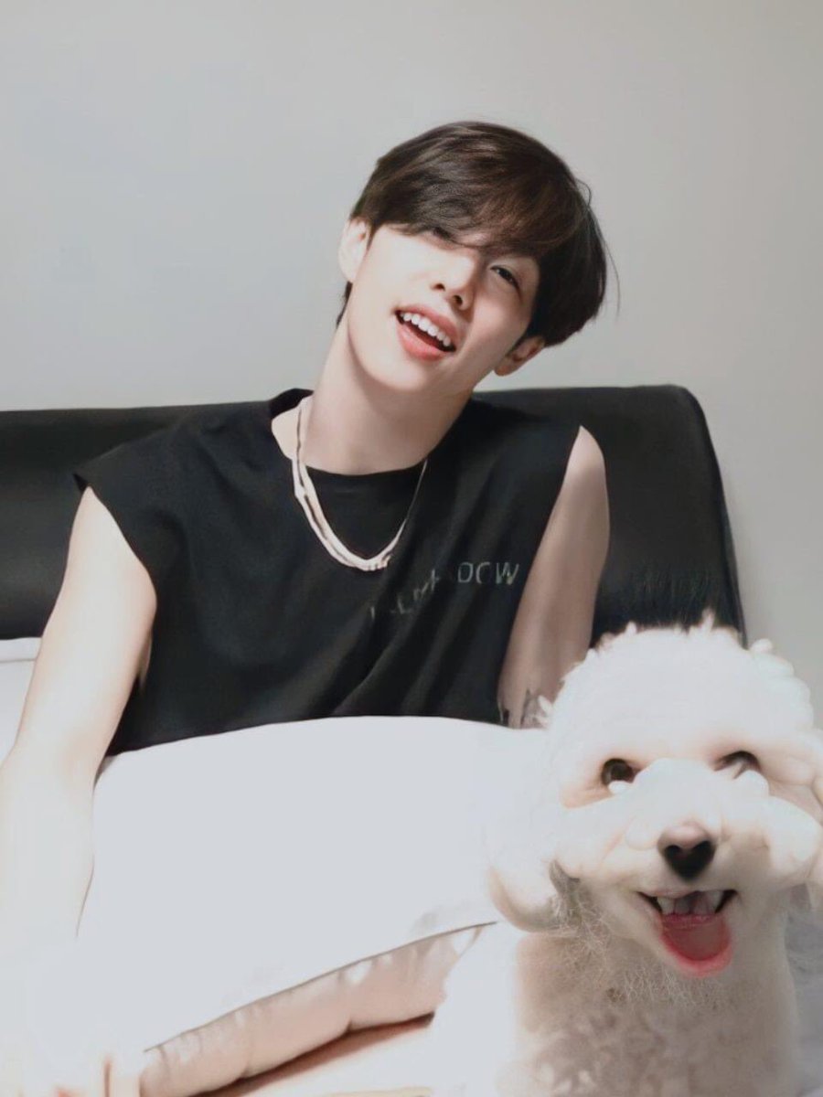 เรียลมากค่ะ ฉลอง 1Millon subs กันบนเตียง หน้าสด องค์เมกันบอยมากๆ ด้วย #MarkTuan