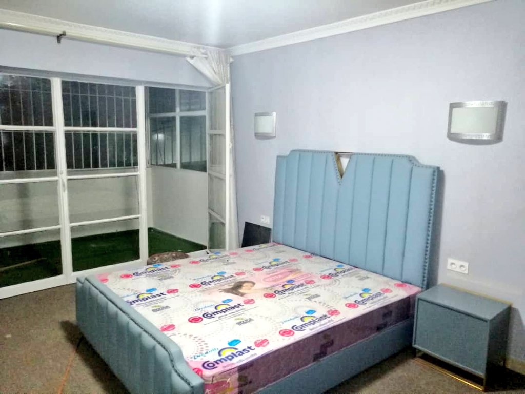 immo_shu's tweet photo. Un Chic appartement de 3 Chambres Salon Cuisine buanderie est mis en VENTE à 300 000$ avec tous les MEUBLES haut de gamme .
GOMBÉ vers la Gare Centrale ( ORCA)
Contact :
+24382 210 77 00
@alkitenge @central_sage @giressbaggothy @RdBlogueur @BelgiqueRDCongo @VOAAfrique https://t.co/1tk4bkBo4P