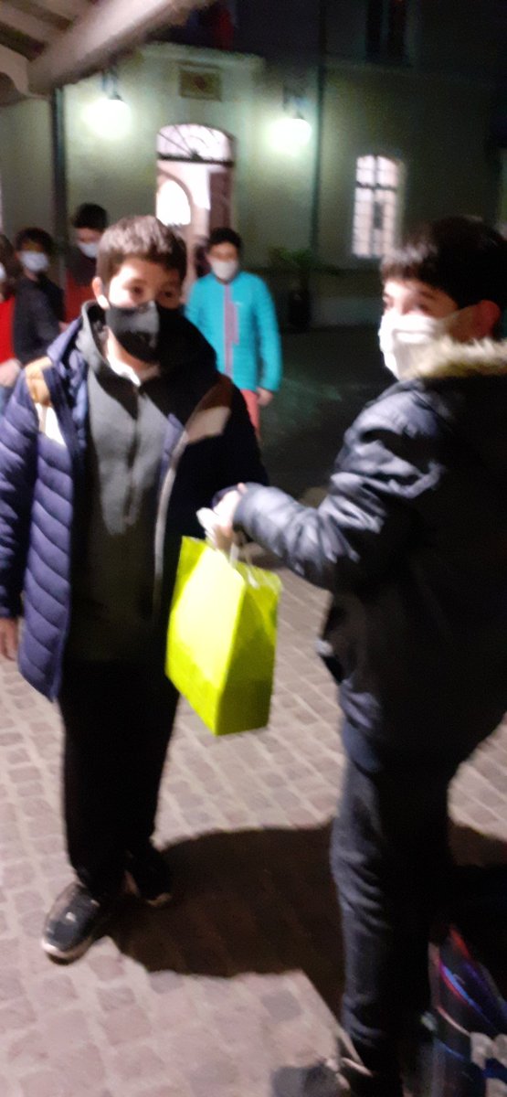 Le collège salinis a organisé avec la banque alimentaire une collecte de dons. Les élèves de 4°3 sont à l origine de ce projet et ont ce matin même récoltés les dons des collégiens #parcourscitoyen