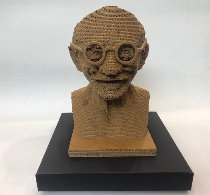 Basheer participated in the freedom struggleWhen Mahatma Gandhi visited Vaikom to participate in the Vaikom Satyagraha (1924), Basheer was in the audience. He climbed on to the car in which Gandhi travelled and touch his handIt was one of Basheer's fond memories