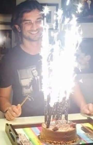 DeeptiDeepu13's tweet photo. Happy 35th Birthday SSR 🎂💥 Everyone is missing your presence this year 😔and till today ur fans are not giving up their fight for ur justice. Hope we will see good news coming soon for ur justice.🙏
#SushantDay 
@saketjaiswal_sj 
@Justice60735425 https://t.co/dGENkFhEjE