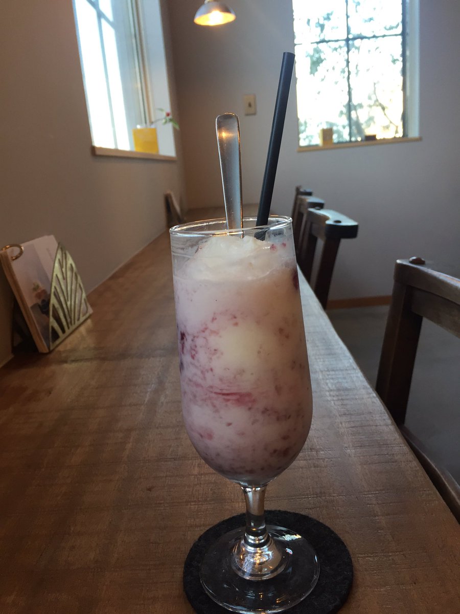hikarun4493's tweet photo. @merry_england さん
#cafeknulp
#カフェクヌルプ
#バナナジュース
#フローズンブルーベリーヨーグルト
#娘と
#カフェはしご
#松阪カフェ https://t.co/pmYUAx4m6K