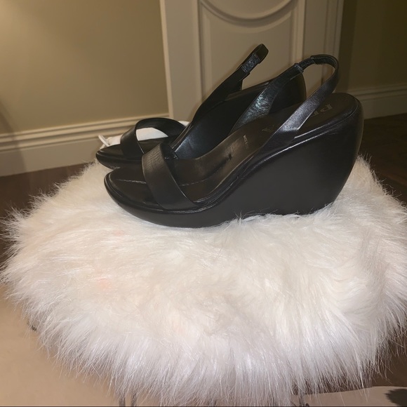 nicole_gans_'s tweet photo. So good I had to share! Check out all the items I'm loving on @Poshmarkapp #poshmark #fashion #style #shopmycloset #madewell #prada #debut: https://t.co/HC4FGztIxz https://t.co/iQOrbVm7ch
