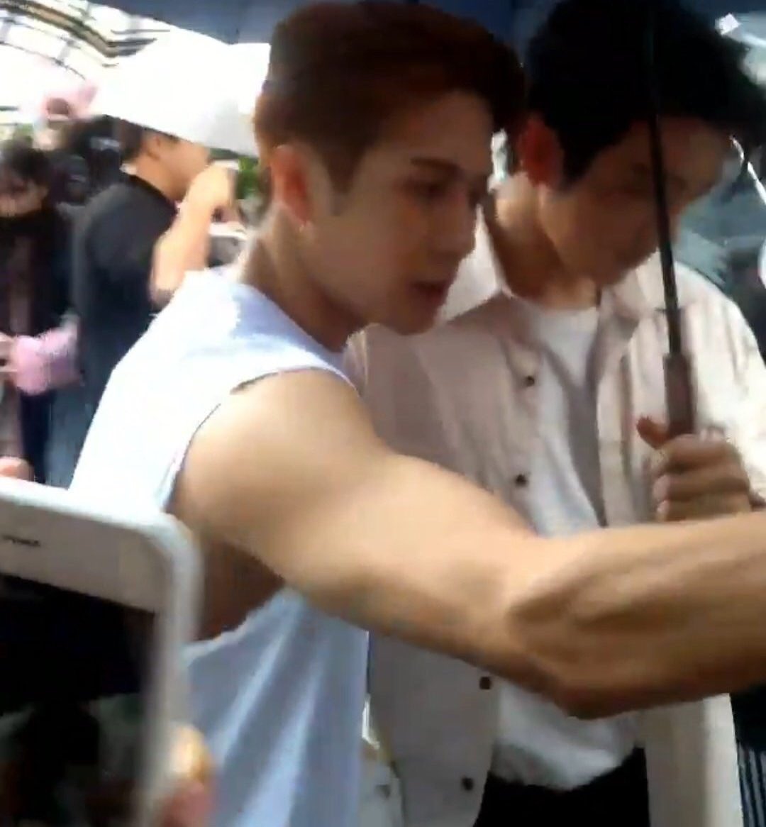 igot7ly's tweet image. "bir şey sorabilir miyim?"
-sor
"got7 dağı-"