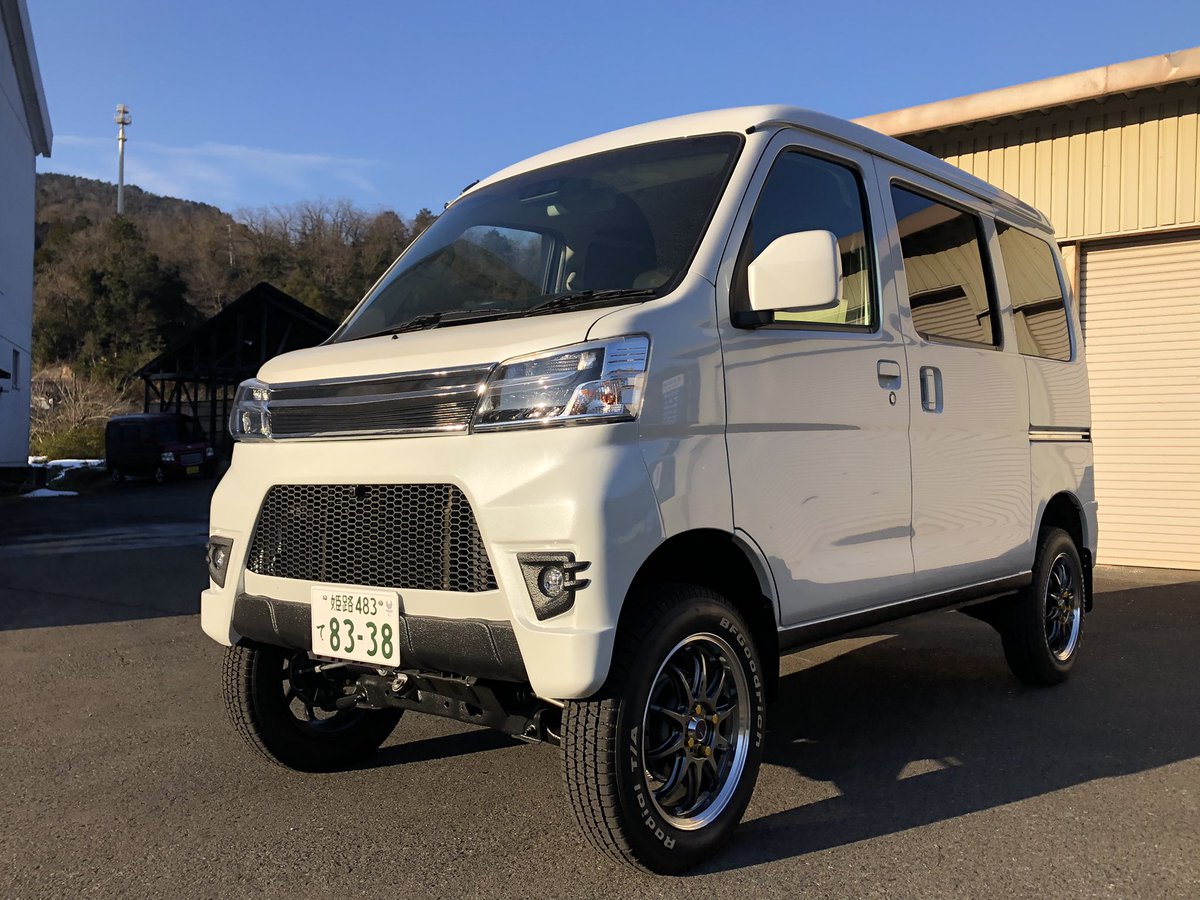 軽トラ リフトアップ ｊ Tanto 但東自動車 Twitterren ハイゼットカーゴ デッキバン 用の車高調 ノーマルから約4インチアップまで対応の試作品が届き取り付け フロントはピロアッパーマウント付きでキャンバー補正可能 リヤは取り付けたけど うまく行かず作り直し