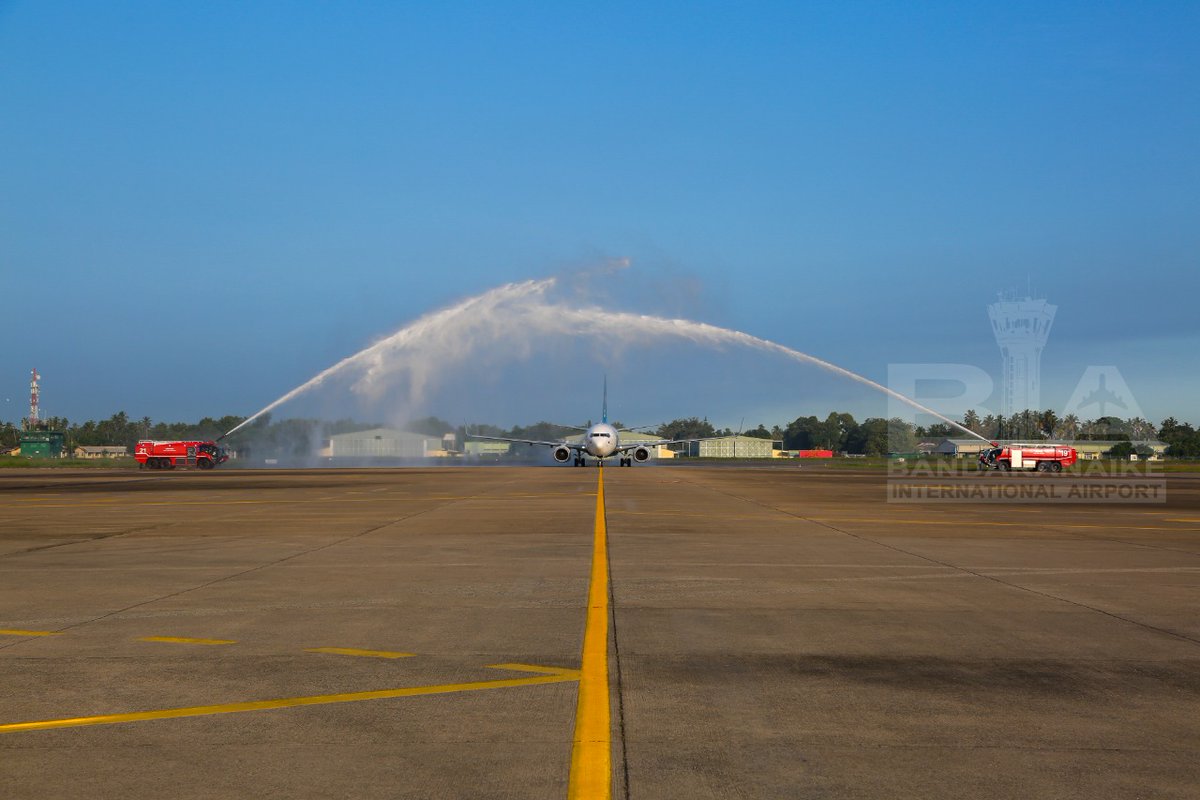 Dailymirror_SL's tweet photo. Sri Lanka re-opened its airports for commercial flights from today after being shut for 10 months due to the COVID-19 pandemic. The first commercial flight from Oman Air landed today morning.
#SriLanka #COVID19 #COVID19SL https://t.co/dKUFsq7SCQ