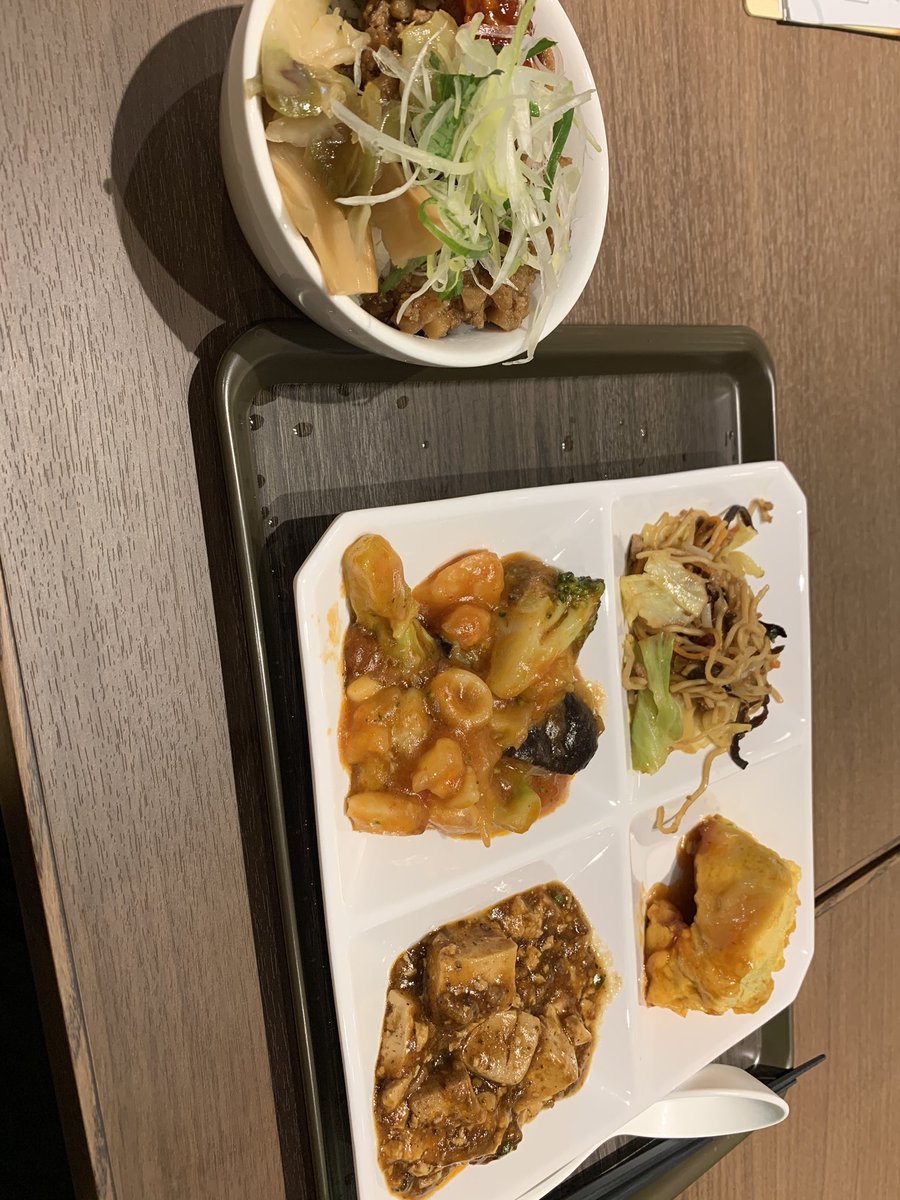 mid_half_'s tweet photo. これはダイマですが、偶然入った心斎橋パルコの點心甜心っていう台湾料理のビュッフェ、マジで最高だったんでぜひ
麻婆豆腐からルーローハンに始まり小籠包食べ放題とかいうアホみたいな幸せサービスついてます(なんも知らんかったけど今日オープンだったらしい) https://t.co/wxE710KI3w