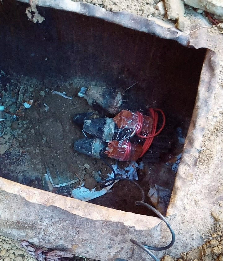 Oded121351's tweet photo. #Algeria- ANP discovers militants' cache in Batna containing 5 60mm mortar shells (rigged to be used as IEDs), 1 hand grenade and IED making equipment https://t.co/lSuRPKLvSC