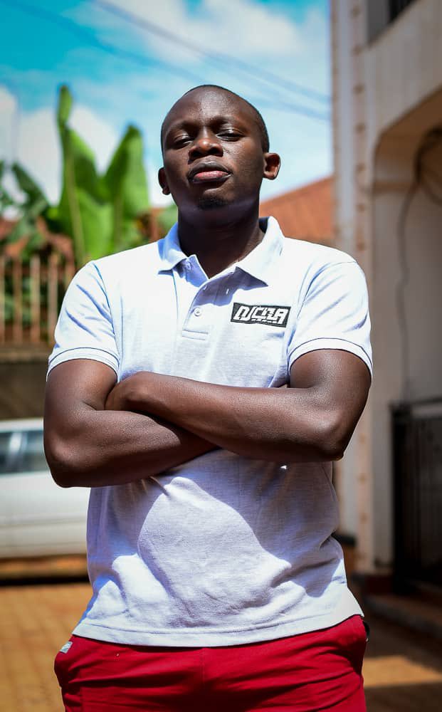 CizaGang's tweet photo. Wear comfortable clothes like @MaigaMark when you fly - my preference is a #CizaGang polo 👕 and shorts 👌🏾 Get yours today via +256 774557848 📱 #CizaWontStop https://t.co/CbIGXR9jbj