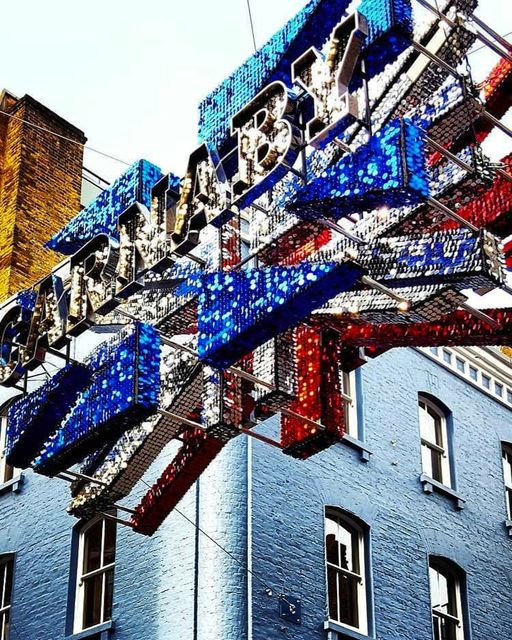 Good Morning #Londra
Quanto vi manca #CarnabyStreet con i suoi colori sgargianti, il suo spirito rock'n'roll e il suo ritmo spumeggiante? Ora è silenziosa e in letargo ma speriamo presto, torneremo a sentire le sue note vibrare.. e voi come state?     Londonita.com