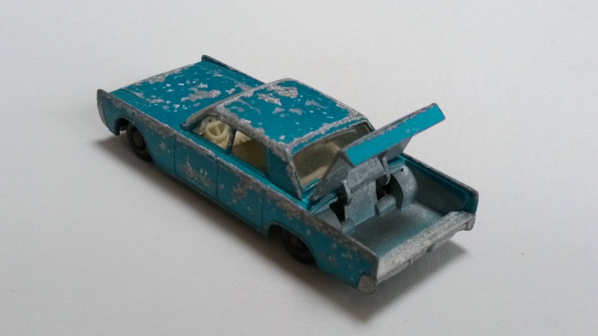 PaulzSmith1's tweet photo. Good morning. My entry for #BashedUpThursday is MB 31c Lincoln Continental @DiecastAddicts @WeLoveDiecast @Collectomaniac3 @Banjoman2011 @thespafixer @Cooldudehicks @LittleJohn_MD @diecastchile @SharpbluePix @marcus_t_ward @GarageDiecast @RunsOnRails https://t.co/o4zgqTrqzH