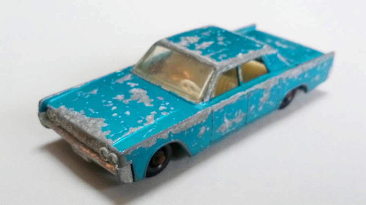 PaulzSmith1's tweet photo. Good morning. My entry for #BashedUpThursday is MB 31c Lincoln Continental @DiecastAddicts @WeLoveDiecast @Collectomaniac3 @Banjoman2011 @thespafixer @Cooldudehicks @LittleJohn_MD @diecastchile @SharpbluePix @marcus_t_ward @GarageDiecast @RunsOnRails https://t.co/o4zgqTrqzH