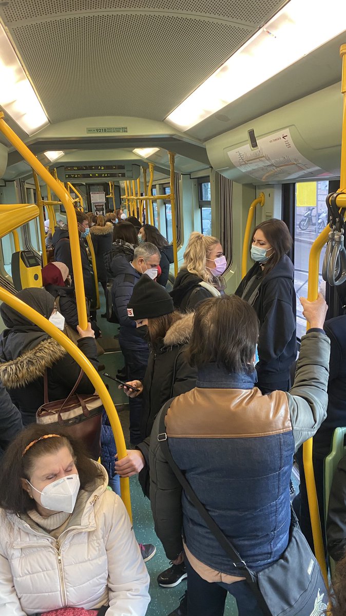 Rosariapec's tweet image. No ma  ... chiudiamoli i bar , solo da asporto.. però 20 min sul tram 8  accalcati si eh... coerenza ! Io speriamo che me la cavo @GiuseppeConteIT @virginiaraggi @stanzaselvaggia @matteosalvinimi  @AtacNews