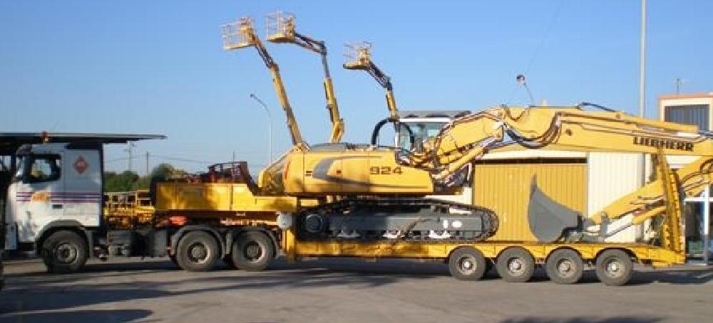 GruasBarea's tweet photo. En GRÚAS BAREA contamos con una larga y dilatada trayectoria en el mundo de las grúas 🏗 sobre camión y los transportes especiales. Contamos con Góndolas de 3 y 4 líneas, góndolas tipo viga, bañeras y doble carro, además de unidades especializadas en el transporte de maquinaria🚛 https://t.co/dURAoxFsVH