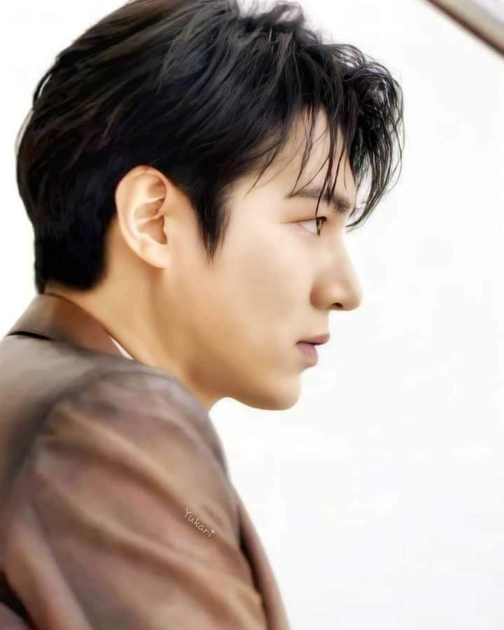 Solanch56369872's tweet photo. @ActorLeeMinHo Eres tan lindo y hermoso si pareces un àngel caido del cielo de solo verte llenas mi corazòn y de todas las MinHo  ya que tienes una mirada tan dulce y encantadora 
🙆‍♀️❤ leeMinHo 😘💕💕 https://t.co/WcpVQAgDyg