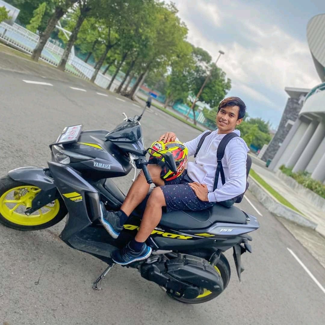 Elegant and FAST!!!!🔥🔥🔥

#WEareAEROXsociety
#allnewaerox155connected #aerox155 #maxisportscooter 
#ghp55