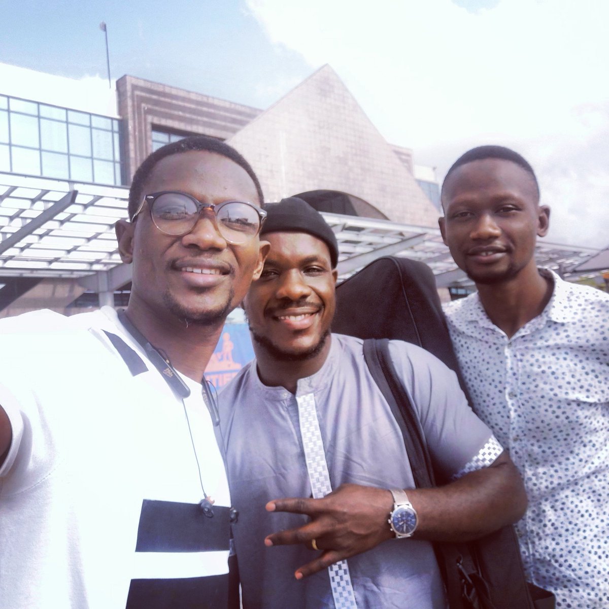 sheyihr's tweet photo. DIEU est AMOUR - DIEU est TEMPS
Retrouve le dans tout ce que tu fais et tu ne le perdras jamais
#Shéyi
#RS
#JMSPROD
#Ohnext
#gospelmusic
#gospelurbain
#GBÊDOTÔ
#assurance
#HeritiersDeGbêdotô https://t.co/3b030kyYWl
