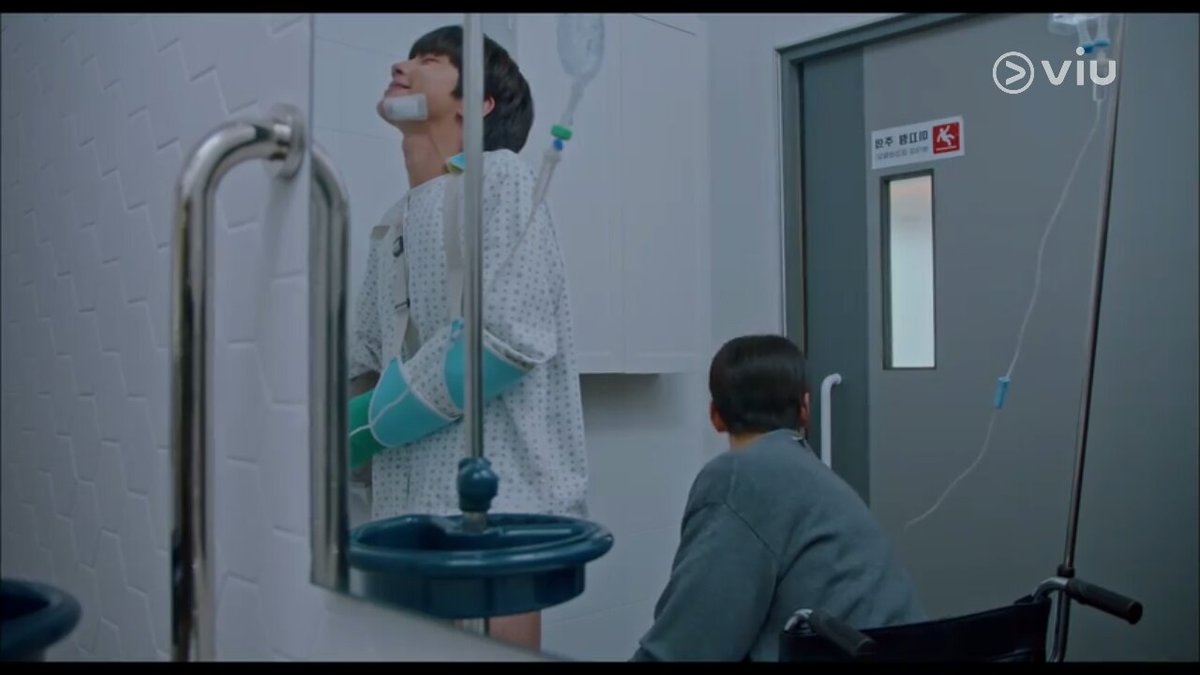 kkkimchiiie_'s tweet photo. -suho helping seojun to pee
-suho helping seojun to change his hosp gown
-suho helping seojun to eat
-seojun piggy-back suho coz he cant walk
awww these two 😍 #seosu wins ㅋㅋㅋ more more bromance to come! dont fight na!
#TrueBeauty #TrueBeautyEp11
#여신강림 #CHAEUNWOO https://t.co/8taso490KL
