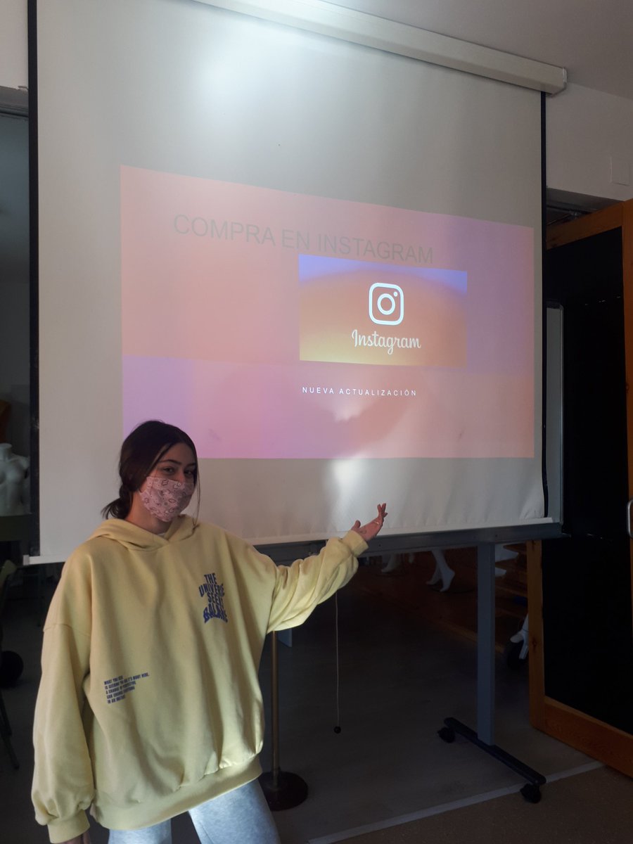 FP_eel11's tweet photo. Gracias a @lulusneakers que hace mas agradables las clases de #comercioelectronico presentación del trabajo "compras en instagram" #FPYoAporto #FPDigital #enseñanzapublica #voluntad #FP #Malaga #TecnicoActividadesComerciales https://t.co/bfBRMs8zIB