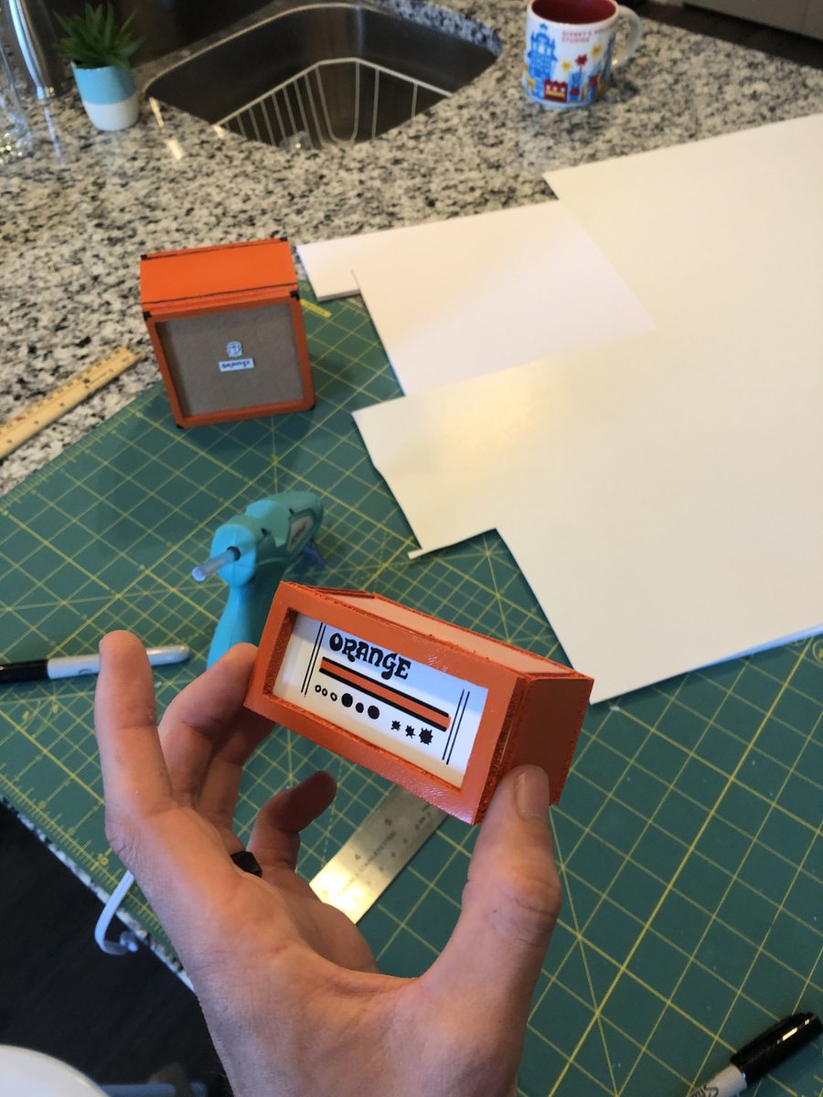 OrangeampsJPN's tweet photo. Orangeが新たなマイクロ・シリーズのアンプを開発しているのでしょうか？それともノーザン・ケンタッキー・ダービーがミュージック・ビデオの"トイ・ストーリー"のために小さな #TH30 &amp; #PPC412 を作成しているのでしょうか？
https://t.co/BkpQ2ceVOg https://t.co/ikoY2B3pbc