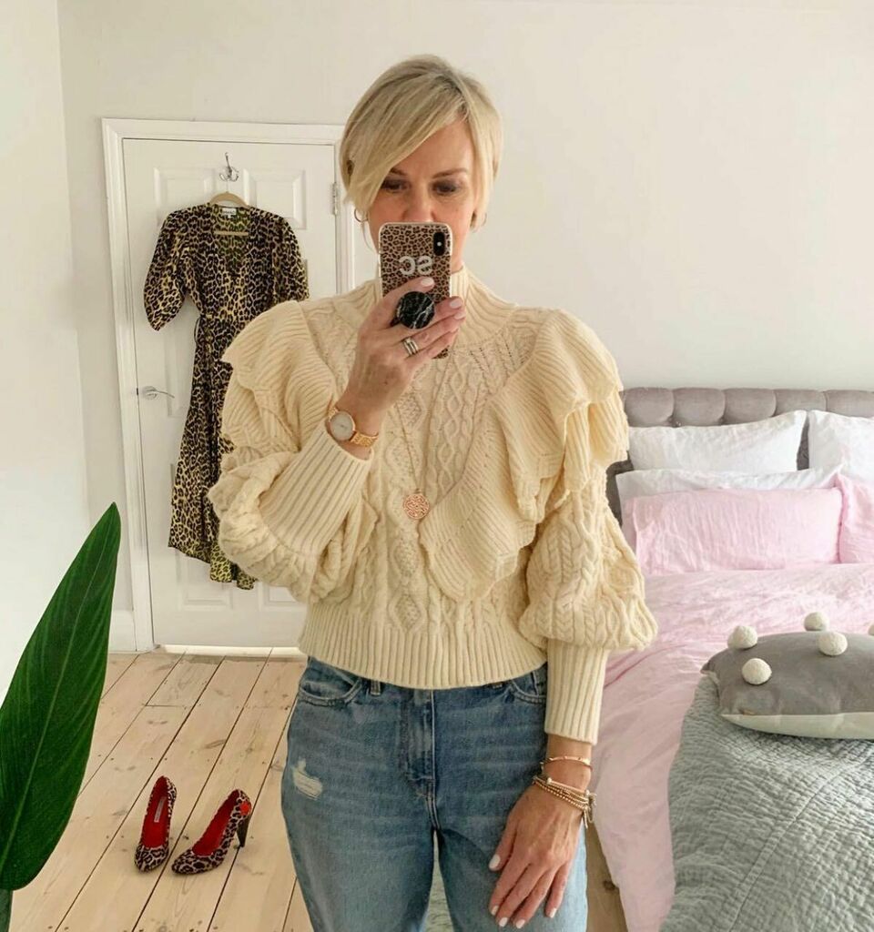 and_lavish's tweet photo. Hands up who likes leopard print? 
 
I must admit I’m a bit scared of patterns so tend to use prints and bright colours in my accessories.  
 
Here’s the gorgeous @stripeycoral adding a touch of animal print with her personalised leopard print phone case… https://t.co/TqmC3c4oCV https://t.co/aZYpGG9IC3
