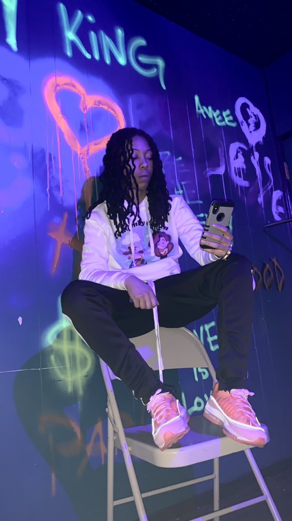 ATimesM's tweet photo. I gotta get back to letting Twitter see it first ...  Valentine’s Day drop on the way 💕✨🏧 @AxMCustomGear https://t.co/iuuq2cCyhb