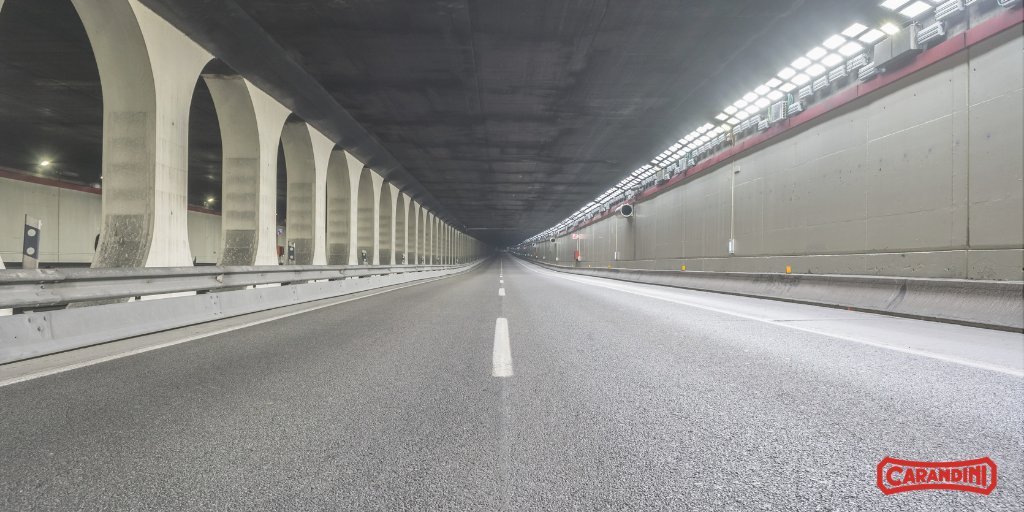Máxima seguridad con el menor consumo. 
Expertos en #túneles e #infraestructuras. 🛻 

Maximum safety with minimum consumption.
Experts in #tunnel and #infrastructures.🚕

#Carandini #iluminación #lighting #innovation #innovacion #ledlighting #ledlights #design #LED