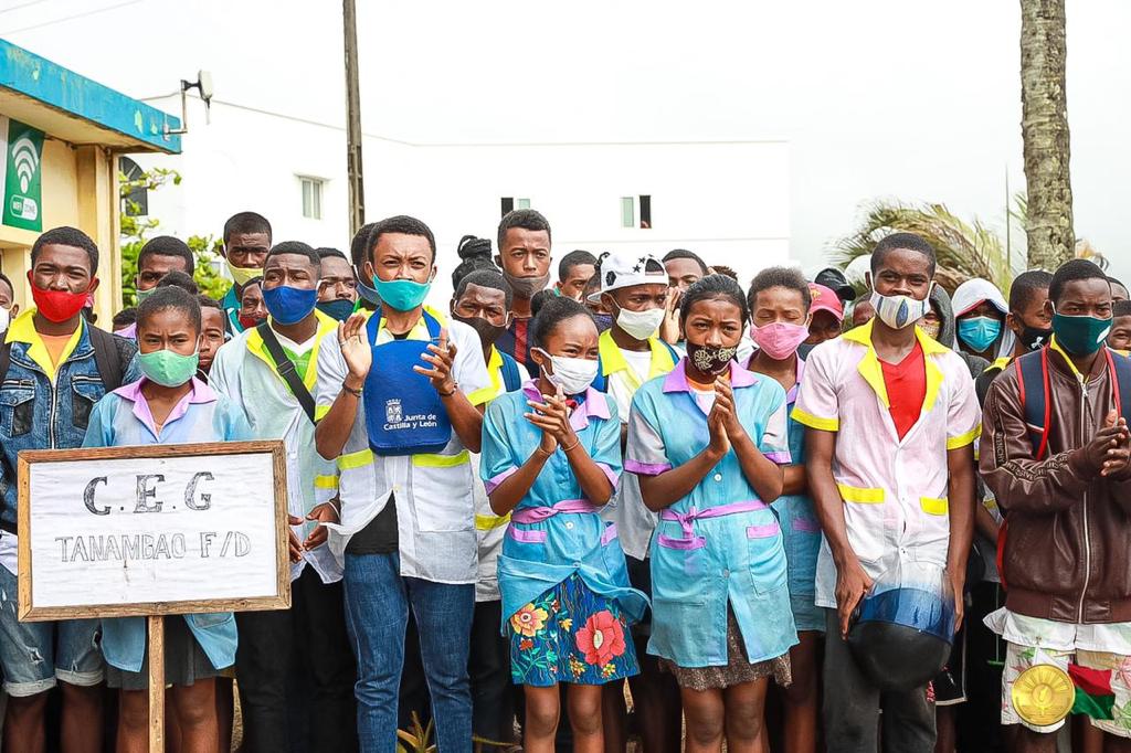 50 HotSpot Wifi sont actuellement mis en place dans tout #Madagascar. Ces accès à Internet permettront aux Malagasy et notamment aux élèves de s’ouvrir au monde &amp; d’avoir un accès immédiat à l’information. Nous devons adapter l’éducation de nos futurs citoyens au monde de demain.