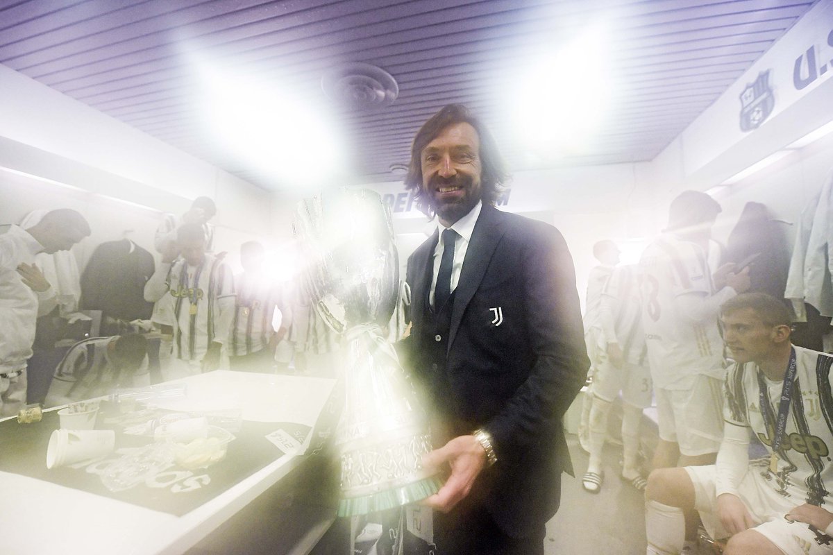juventusfc's tweet photo. WAKING UP LIKE #𝕊𝕌ℙ𝔼ℝ𝕁𝕌𝕍𝔼 ❤️🏆 https://t.co/DpAwkS6qbB