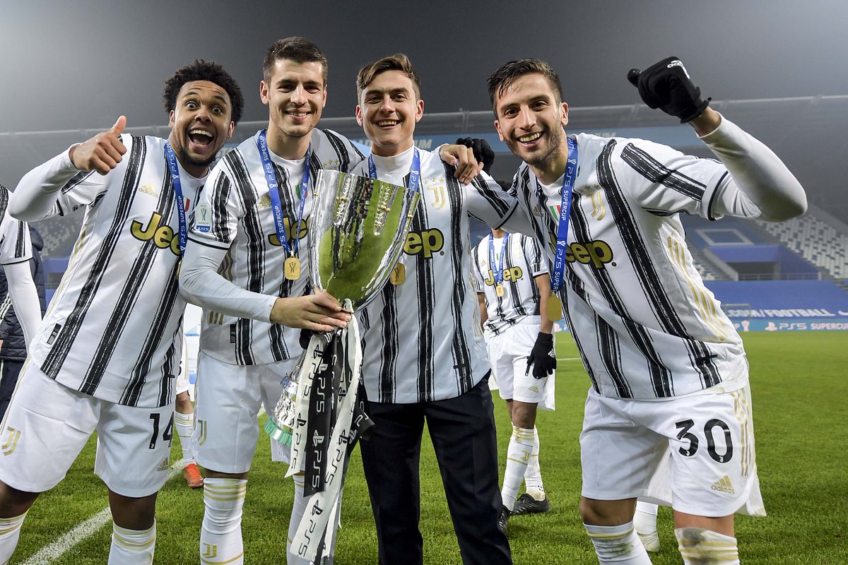 juventusfc's tweet photo. WAKING UP LIKE #𝕊𝕌ℙ𝔼ℝ𝕁𝕌𝕍𝔼 ❤️🏆 https://t.co/DpAwkS6qbB