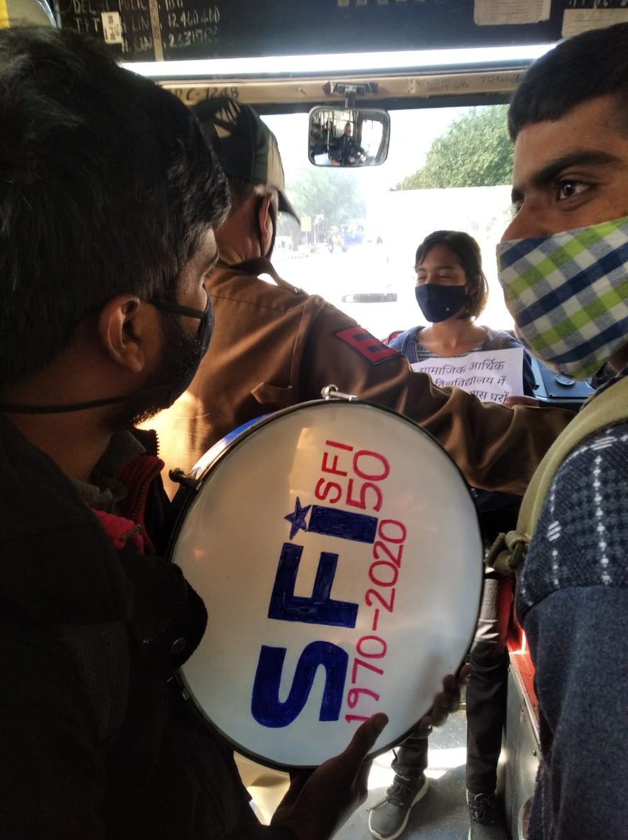 SfiDelhi's tweet photo. During the protest at MHRD10 SFI activists taken into police custody including SFI Delhi President Sumit Kataria. Activists manhandled & dragged into bus while SFI was protesting to Reopen campuses & timely disbursement of fellowships.
#ReopenOurCampuses
#NoToDigitalDivide https://t.co/gslQdKpcuK