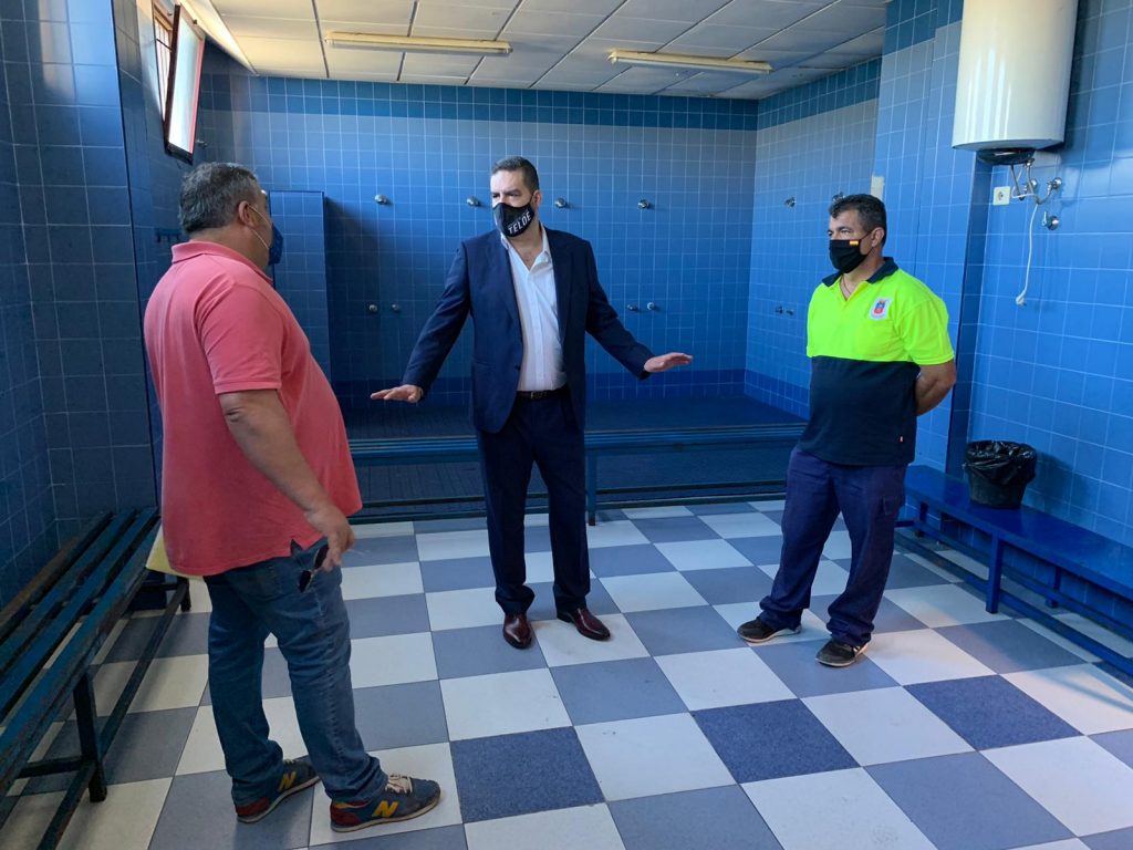 Deportes_Telde's tweet photo. La Junta de Gobierno Local de #Telde adjudica Aconteser, la remodelación parcial del muro perimetral del Campo Municipal de Fútbol #ElGoro y de los vestuarios del Estadio Municipal Pedro Miranda de #Jinámar @DiegojedaNC  @GranCanariaCab 

+información en:
https://t.co/wqzcYy5Ifd https://t.co/OHOfSnvKez