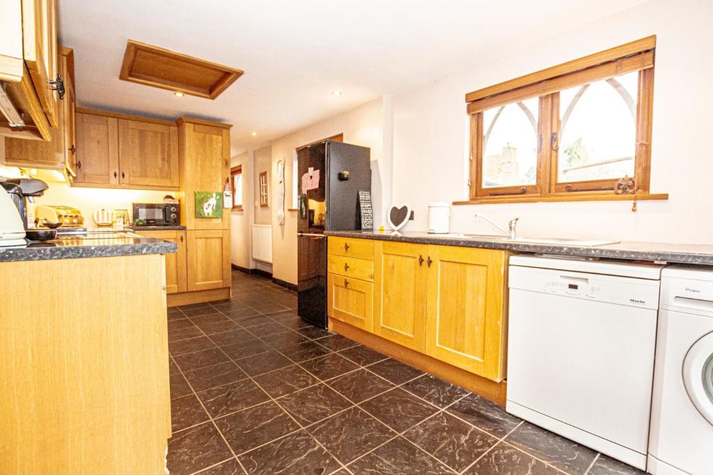 danielbrewerEA's tweet photo. 2 Bedroom Detached House For Sale
The Street, High Roding, Dunmow
Offers Over £350,000
https://t.co/EZzq5Qu0gn https://t.co/MVS45f3ziR