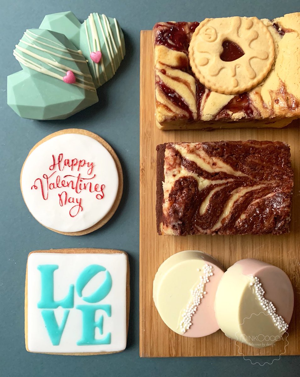 Valentines treat box available for pre-order now!  #etsy #valentinestreats #valentines #valentinesbrownies  etsy.me/3nZraG9