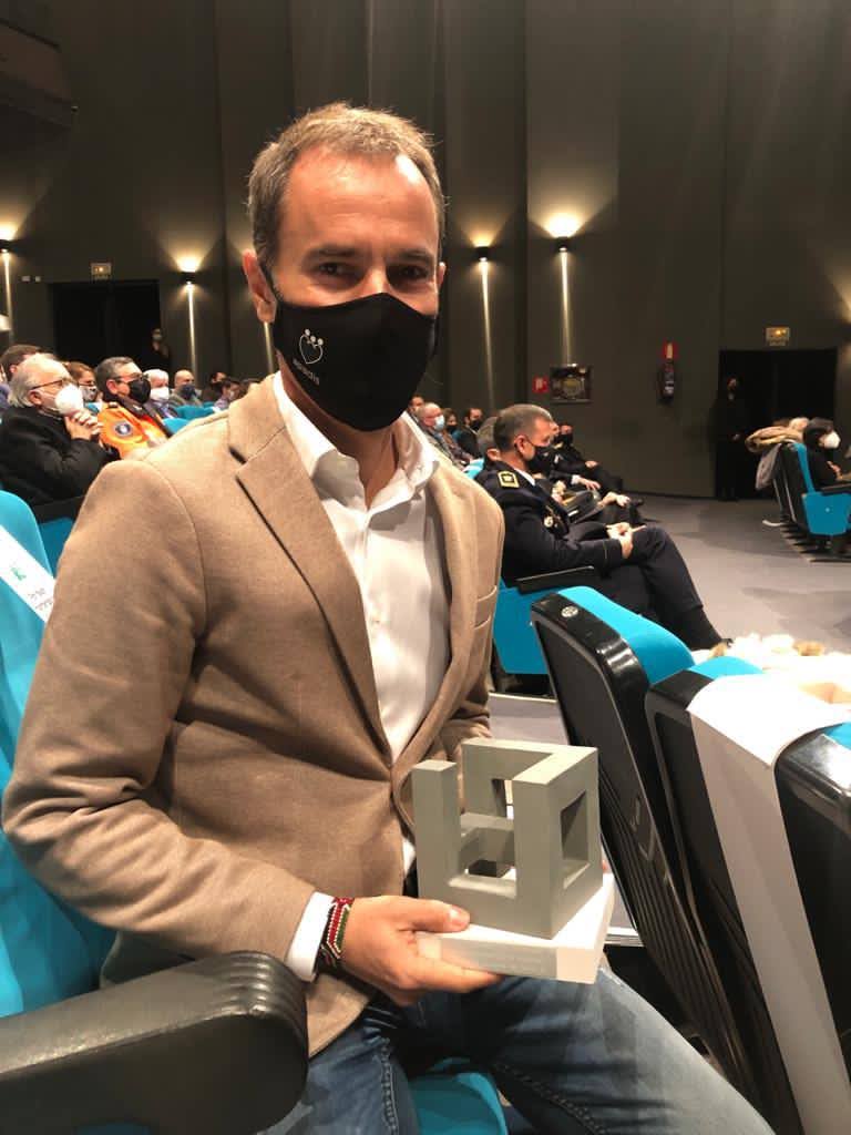 APADISASOC's tweet photo. El equipo del #CEEAPADIS fue distinguido por el @AytoAlcobendas por su labor #tancercacomosiempre en el reparto, buzón a buzón, de mascarillas a toda la población.
Ante situaciones extraordinarias, organizaciones extraordinarias. https://t.co/3qYv0bkmd7