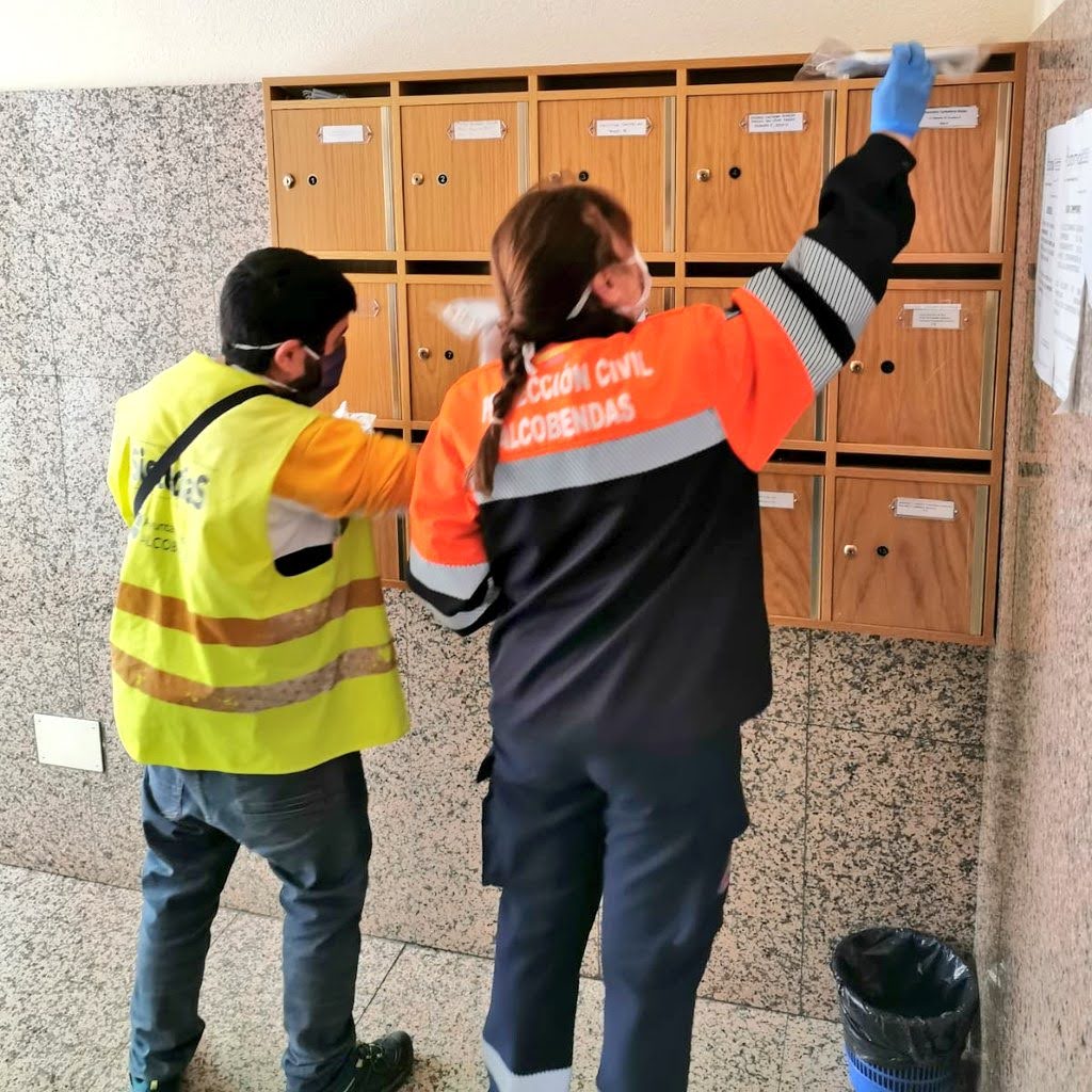 APADISASOC's tweet photo. El equipo del #CEEAPADIS fue distinguido por el @AytoAlcobendas por su labor #tancercacomosiempre en el reparto, buzón a buzón, de mascarillas a toda la población.
Ante situaciones extraordinarias, organizaciones extraordinarias. https://t.co/3qYv0bkmd7