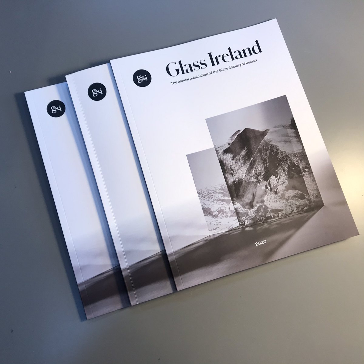 RdeBuitlear's tweet photo. It’s launch day for the new GLASS IRELAND publication @GlassSocietyIre Included in the 18 articles is one on the #beadypocket project we made with #Traveller women in Mayo & Dublin, @NMIreland working alongside Karen people & Dublin women. Sharing stories, making bonds & history https://t.co/PoKTxp0aCy