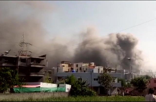 punjabkesari's tweet image. पुणे में सीरम इंस्टीट्यूट ऑफ इंडिया के टर्मिनल 1 गेट पर लगी आग  punjabkesari.in/national/news/… #Maharashtra #Firebreaks #SerumInstituteofIndia #Pune #punjabkesari #punjabkesarinews #nationalnews