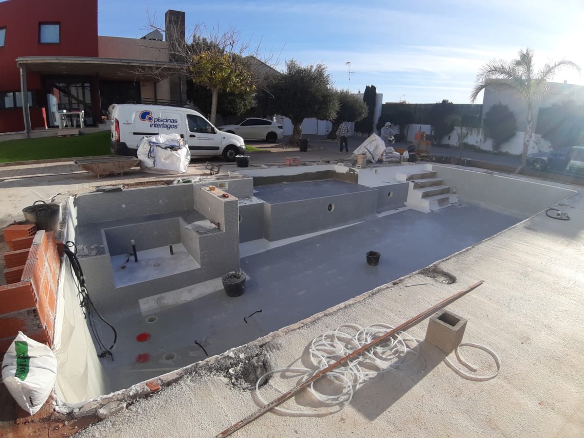 piscinasinterl2's tweet photo. revistiendo piscina en Vila real  Castellón de gresite https://t.co/mVEsni9y41