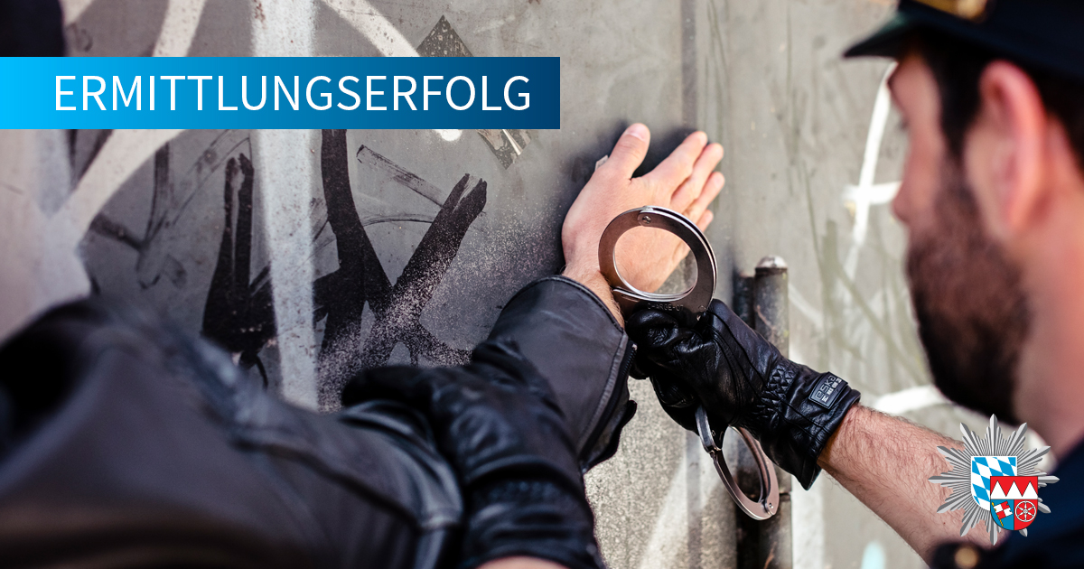 PolizeiUFR's tweet photo. Kurz vor Weihnachten erstattete eine 54-Jährige bei der Polizeiinspektion #Ochsenfurt Anzeige wegen des #Diebstahls eines hochwertigen Ringes.
Unsere umfangreichen #Ermittlungen führten schnell zum Erfolg! 👌👌👌
ℹ Alle Infos:ℹ
https://t.co/DexlB1n47d https://t.co/7KCLT8etKl
