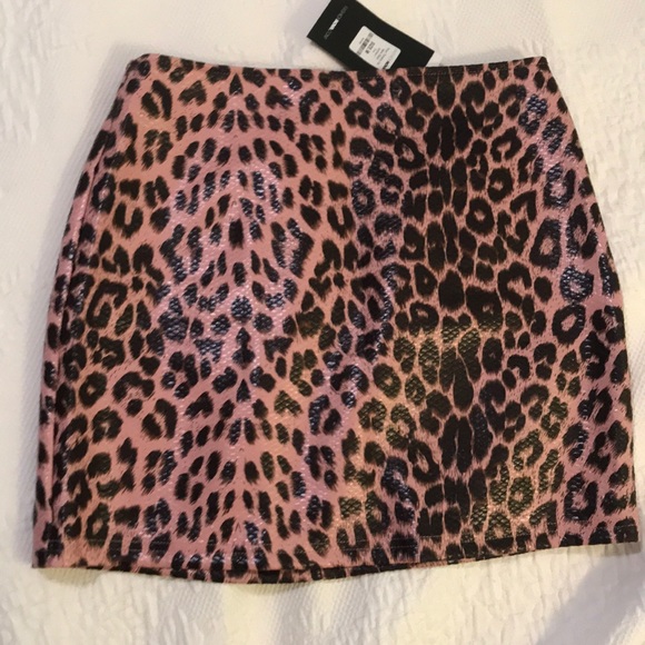 m54529695's tweet photo. So good I had to share! Check out all the items I'm loving on @Poshmarkapp from @1laralara5 #poshmark #fashion #style #shopmycloset #fashionnova: https://t.co/Jjm7Aui9wv https://t.co/wm5d13UNu3