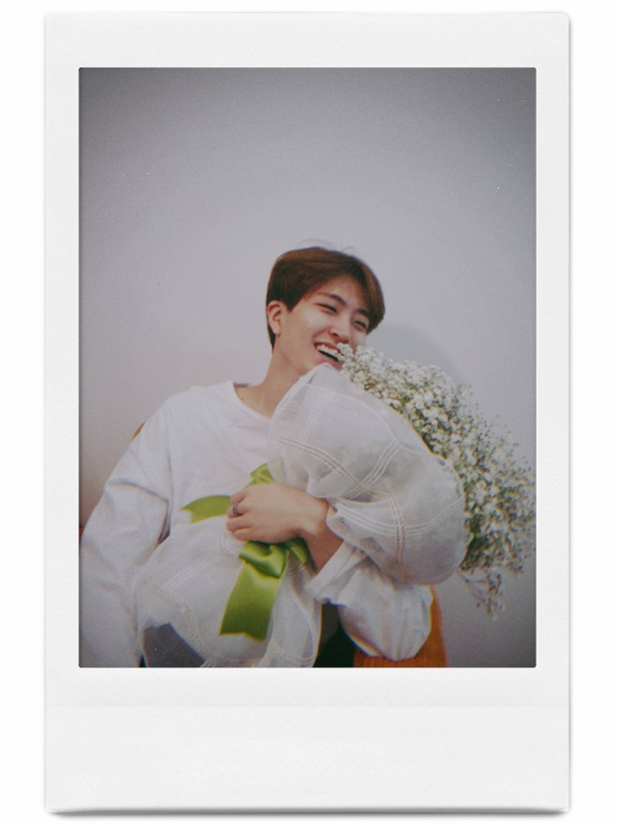 horangiebooster's tweet photo. I just find it cute that “Baby’s breath” somehow now represents Youngjae 🤍 it’s the same flower from 7edition ☺️

“The Baby's Breath flower’s message is everlasting love, pureness and innocence. 🤍”

@GOT7Official @GOTYJ_Ars_Vita #GOT7 #Youngjae #갓세븐 #영재 https://t.co/PDFPDbblgO