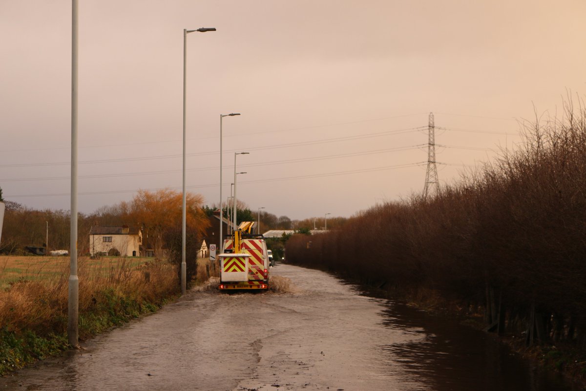 snapandgo222's tweet photo. Sefton lane, #Sefton is currently closed to traffic because of #flooding. A few trucks have got through but police are stopping them. The #RiverAlt is quite swollen. @JoBlytheTV #weather #storm #StormCristoph https://t.co/b9tHgvPnWm