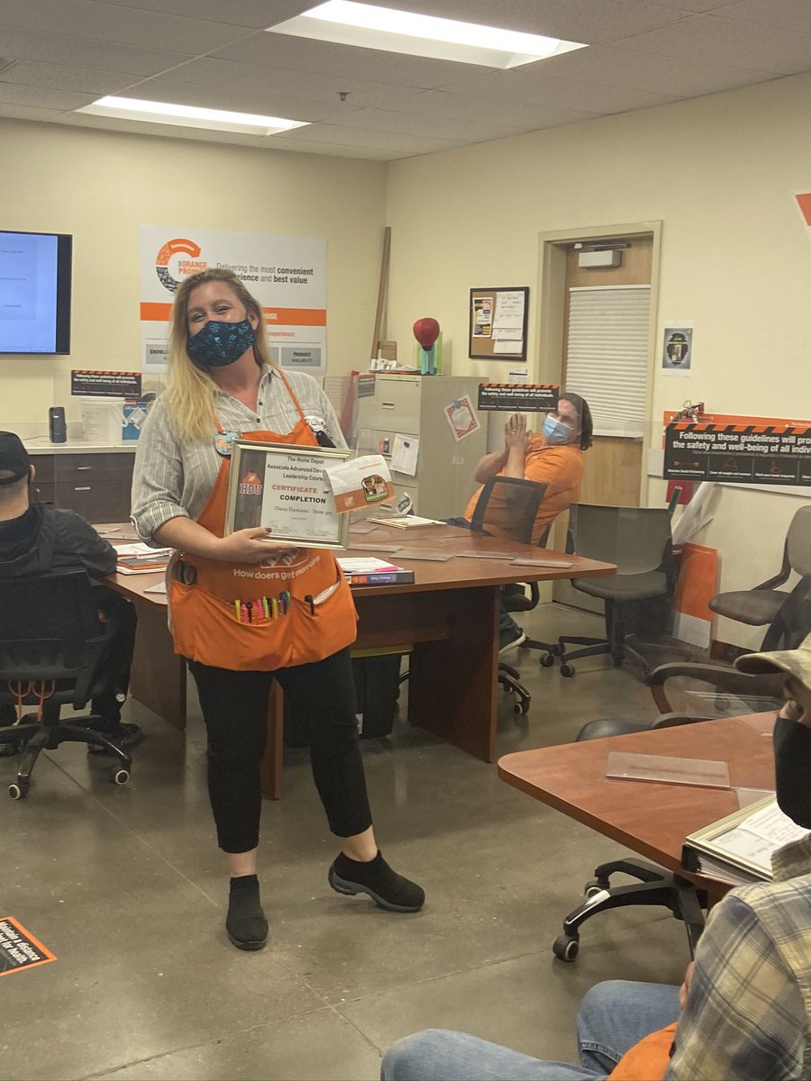 Congrats to our Advanced development graduates! Giuliano Diana William Sean Jonathon Kameron and Linda. We are soooo proud of 415’s finest. <a href="/CBoswellHD/">Corey Boswell</a> <a href="/RussellTomlins7/">Russell Tomlinson</a> <a href="/mosesjedTHD/">Jed Moses</a> <a href="/D66Celest/">Sheldon Celestine 🇹🇹🇺🇸</a> <a href="/cat_thanner/">Cathy Thanner</a> <a href="/FeliciaPuente05/">Felicia Duran</a>