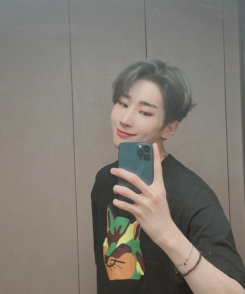 3. HAN SEUNGWOO. He debuted as a member of X1. Before the survival he was in VICTON; he is continuing his activity with the group. He also debuted as a soloist.Instagram → w_o_o_y_aSolo debut → 