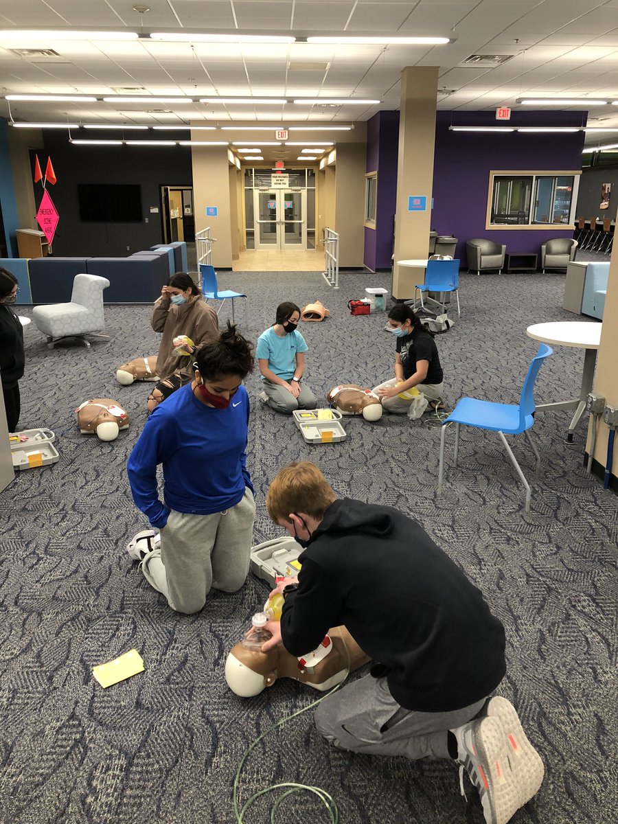 agaul24's tweet photo. Some of the upcoming @SCCareerAcademy Emergency Medical Responder class in on their day off to take care of CPR certification #sccsd #witccems https://t.co/XZV5p4Ky8v